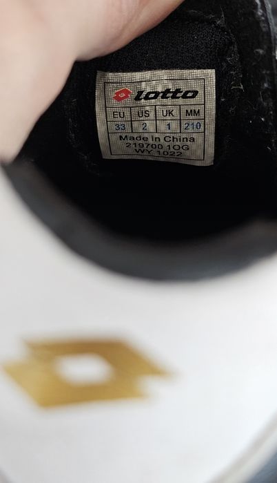 Buty piłkarskie dla chłopców Lotto 33