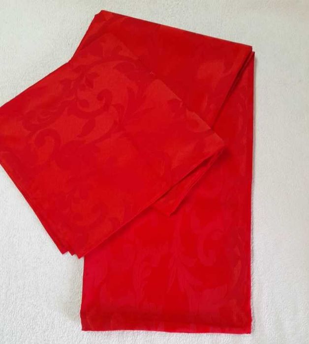 Toalha de mesa vermelha texturizada