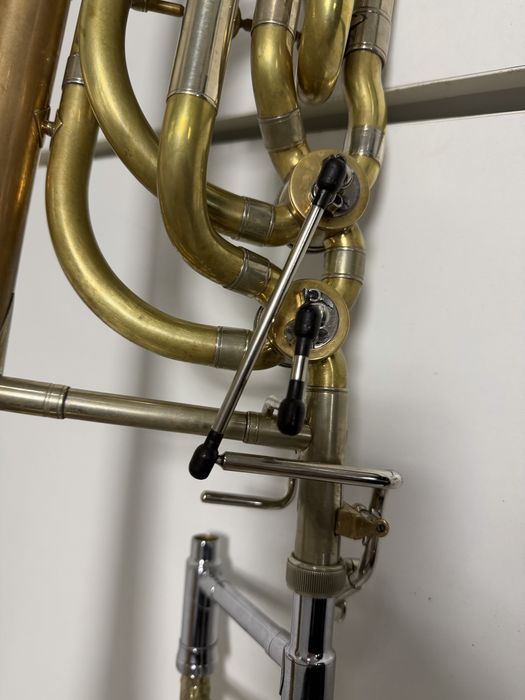 Trombone baixo Holton