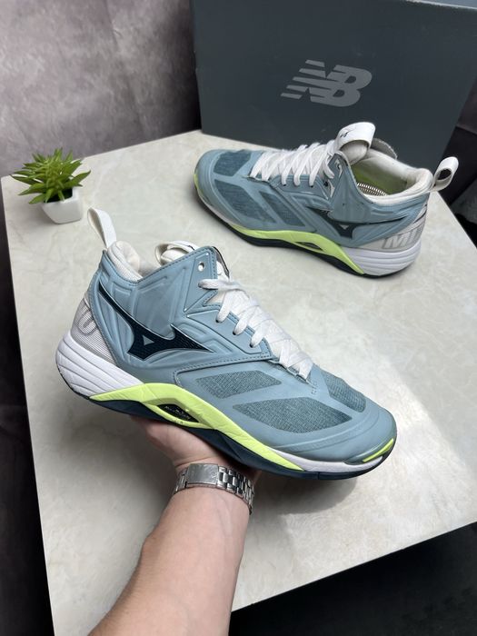 Кроссовки валейбольні WAVE MOMENTUM 2 MID Розмір 45 Original Взуття