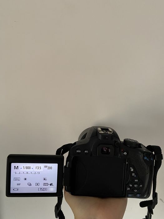 Canon 700D + lente de kit