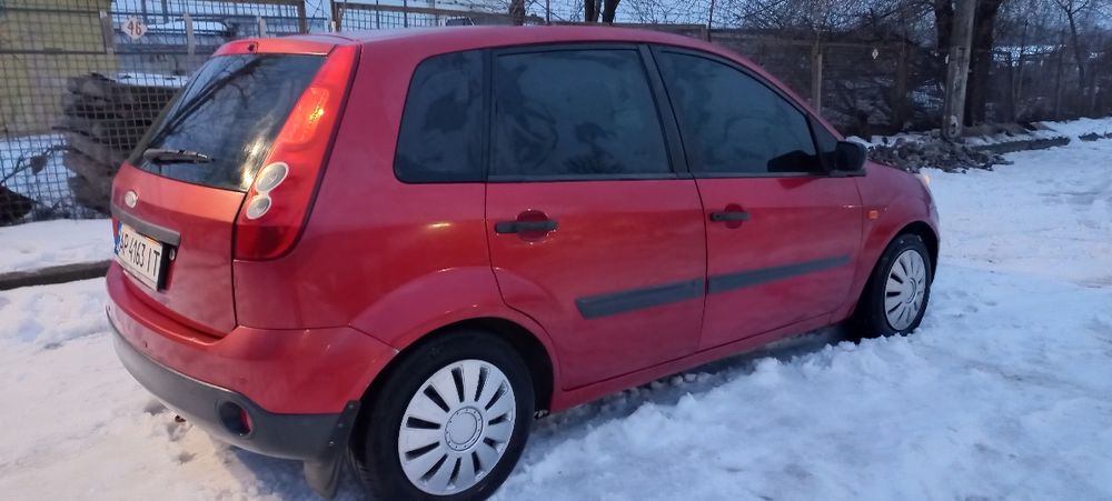 Ford Fiesta 1.4л. Автомат. Газ-бенз
