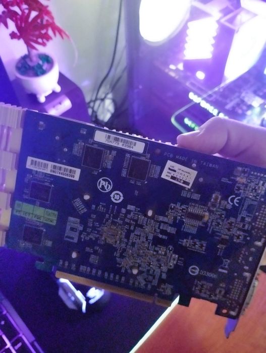відеокарта ATI Radeon™ HD 2600 Pro( робоча)
