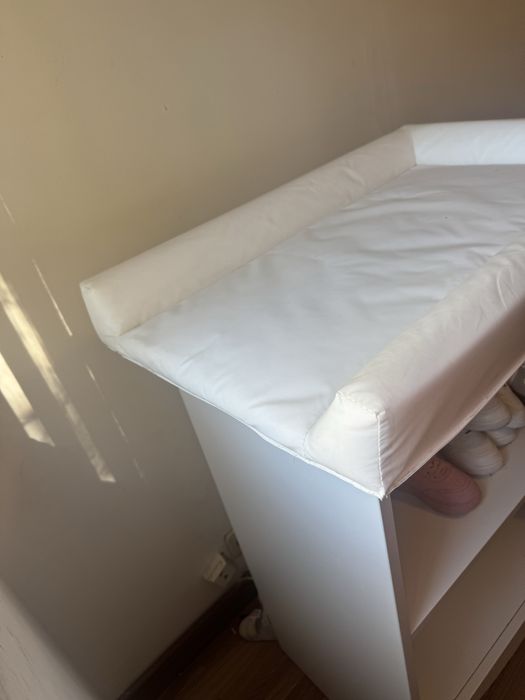 Trocador/ estante + muda fraldas