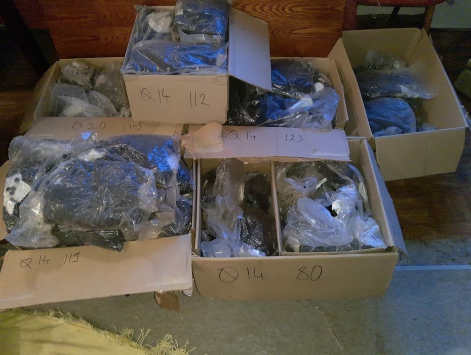 Пуговицы гудзики розпродаж : 11мм; 14мм; 20мм.