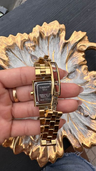 3 Relógios de marca-Baume&Mercier, Tissot, NinaRicci