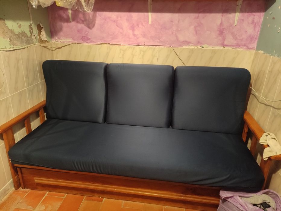 Sofá cama azul marinho. Tavira (Santa Maria E Santiago) • OLX Portugal