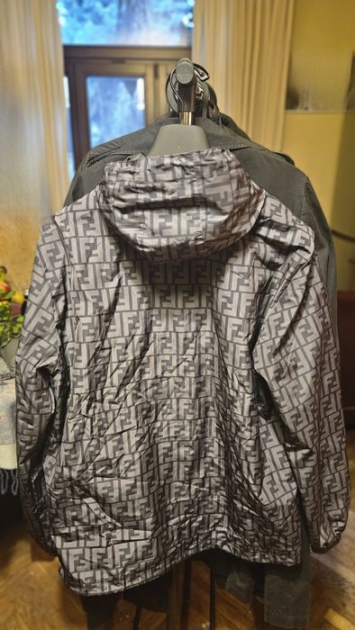 Fajna kurtka wiatrówka Fendi XXL