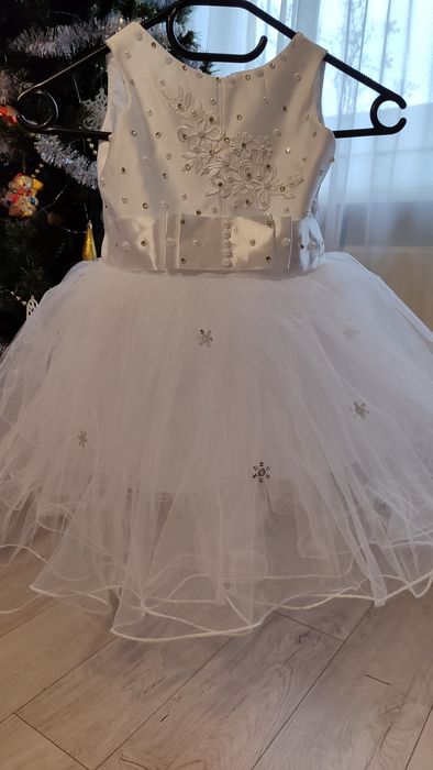 Сукня маленької сніжинки