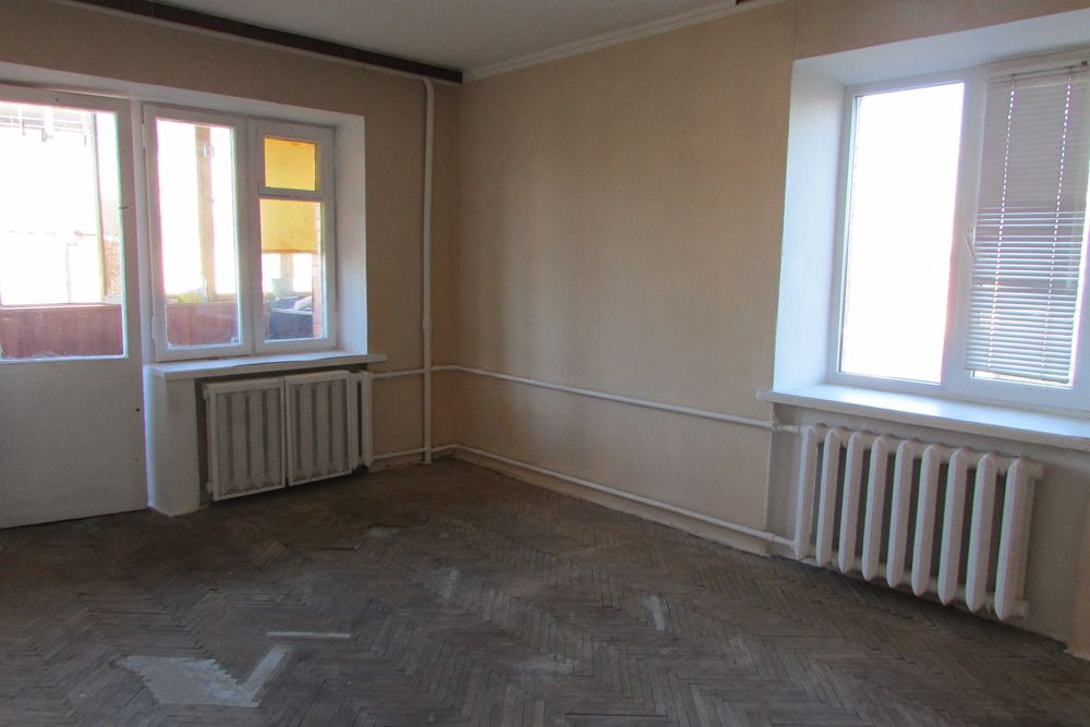 Ст. метро Почайна.  вул. Троїцько-Кирилівська 14