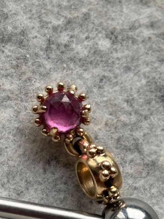 Szafirowe Słońce Pandora złoty charms