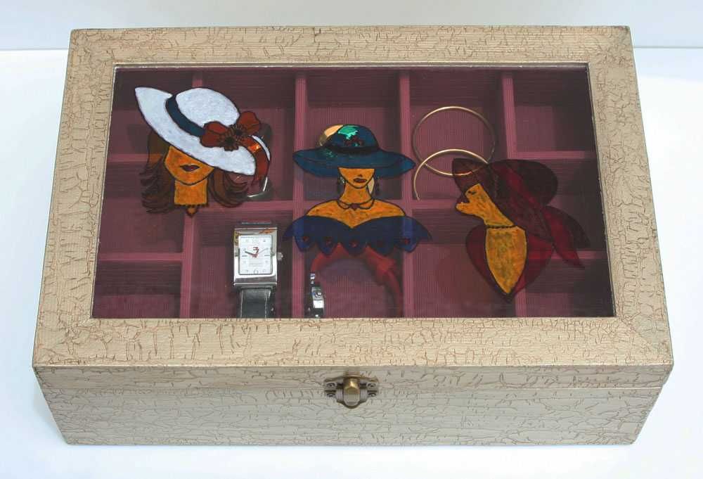 Caixa em madeira para guardar jóias