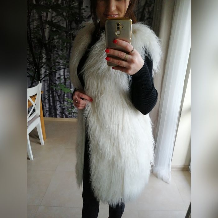 Piękna biała futrzana kamizelka Długa Zara 36s