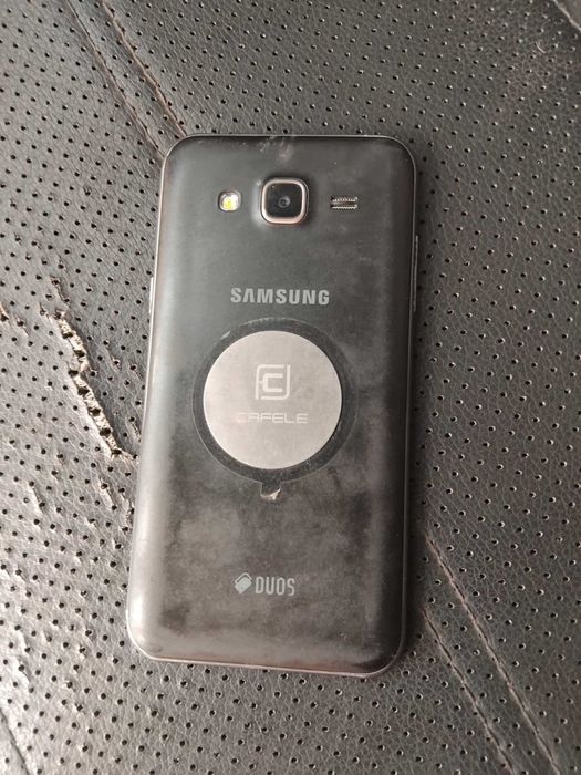 Продаю телефон Samsung j5 8 гб
