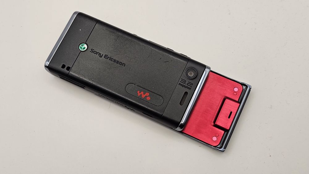 Sony Ericsson W595 - Czarno - Czerwony. Walkman. Bardzo Ładny.
