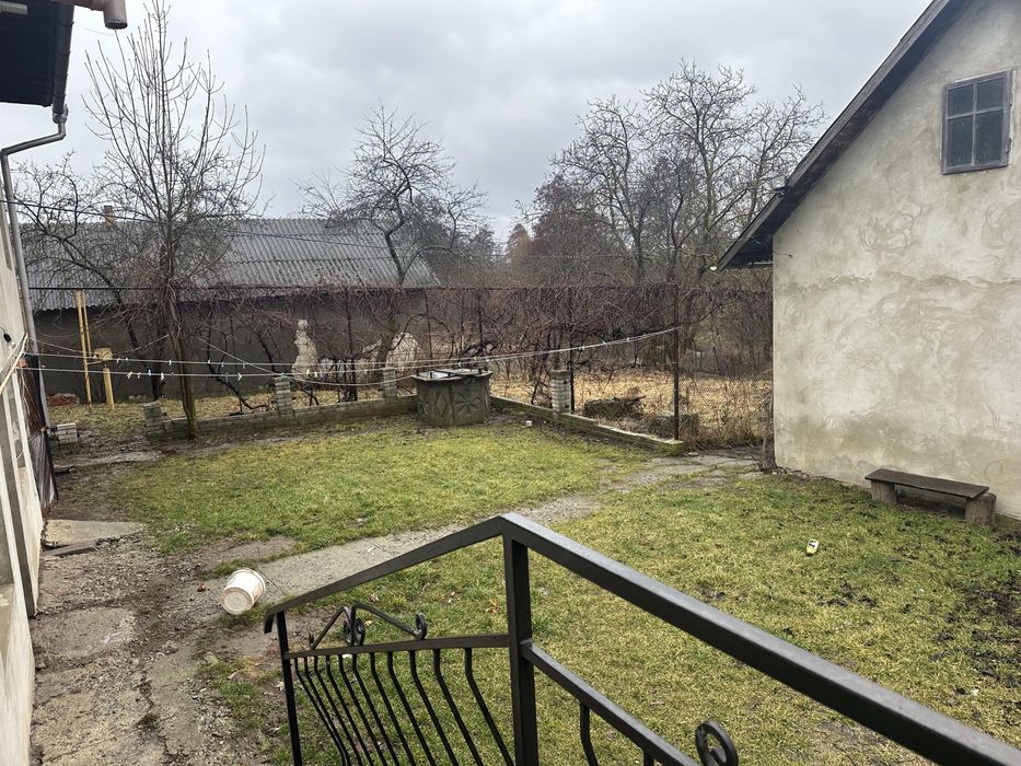 Продаж 2-поверхового будинку з гаражем  (смт. Глибока)