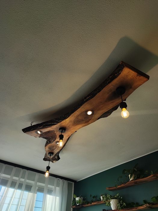 Lampa sufitowa. Naturalne drewno