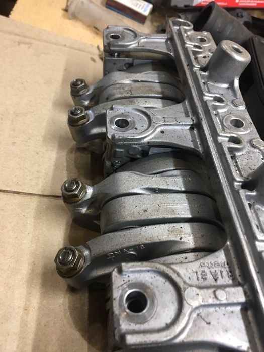 Honda ACCORD 8  2.0 I R20A3 Оси Коромысел и клапана на