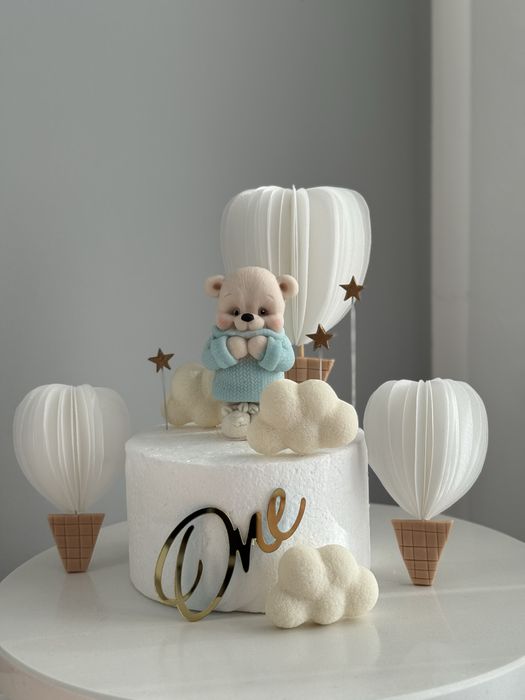 Zestaw na tort Miś w sweterku , baloniki , chmurki , gwiazdki