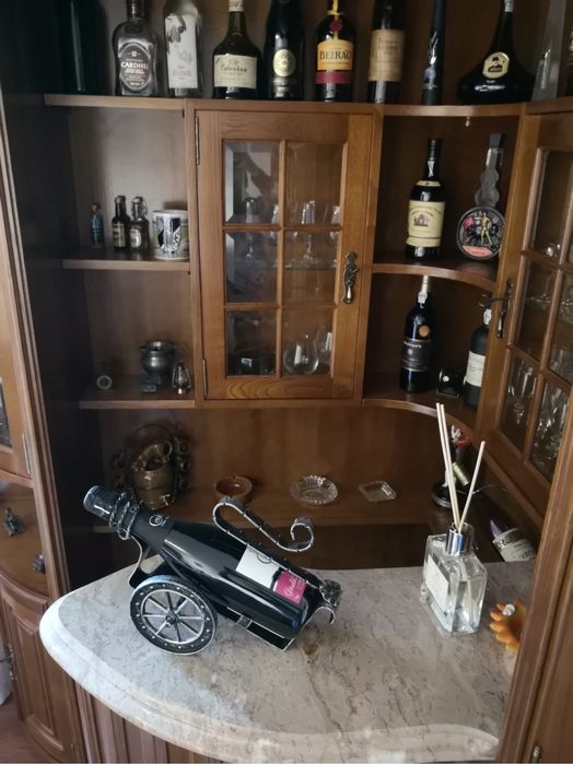 Bar de canto em Madeira