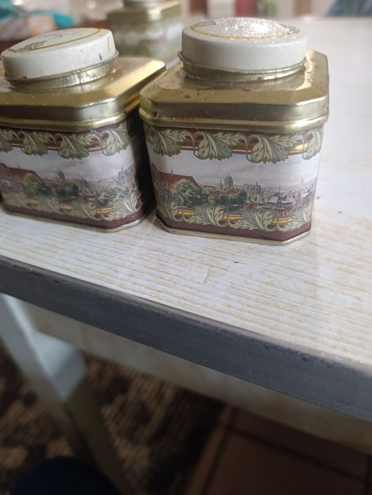 Продам залізні коробочки 7 см на 5,5 см висота 5 см