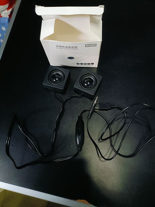 Colunas Desktop (secretaria) - alimentação USB