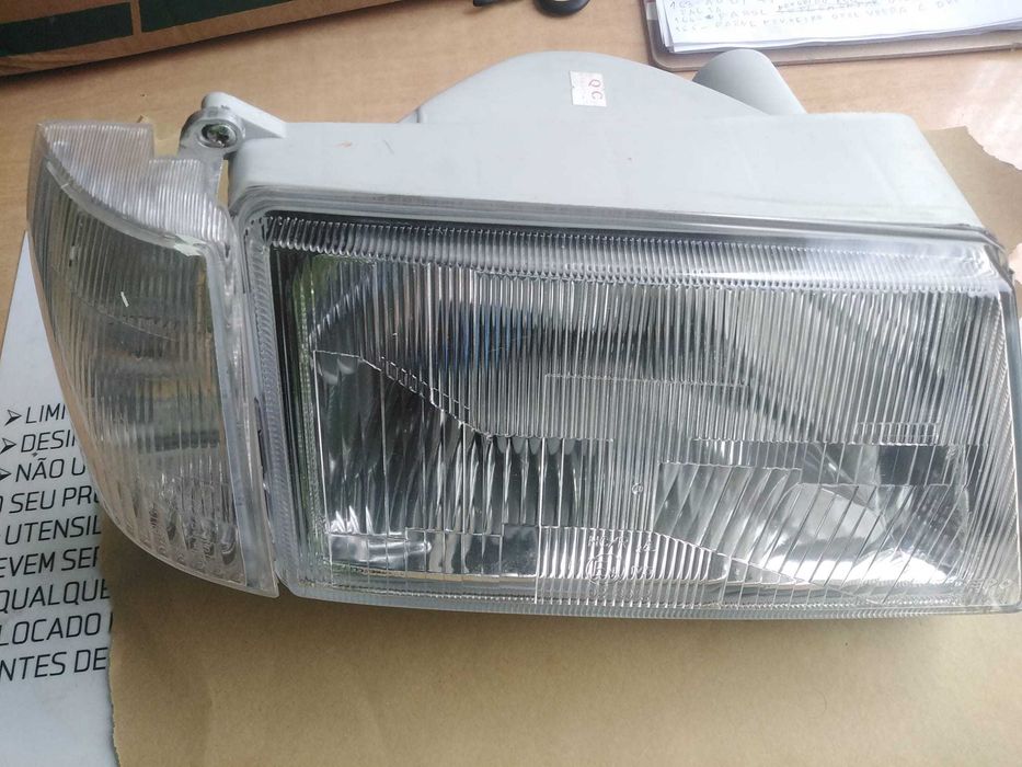 Farol Direito Lancia Y10 Novo