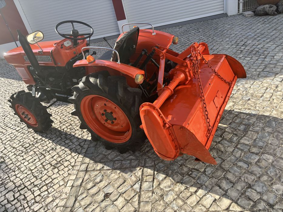 Trator Kubota L1500DT com fresa