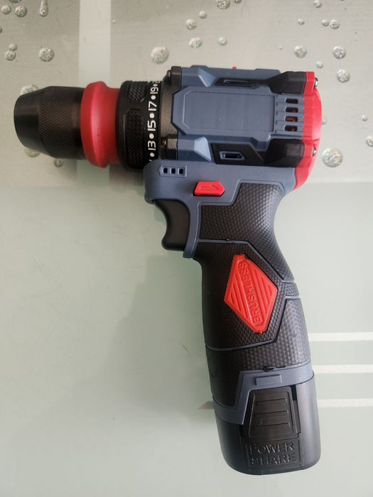 Шуруповерт НОВЫЙ бесщеточный 16,8 В.