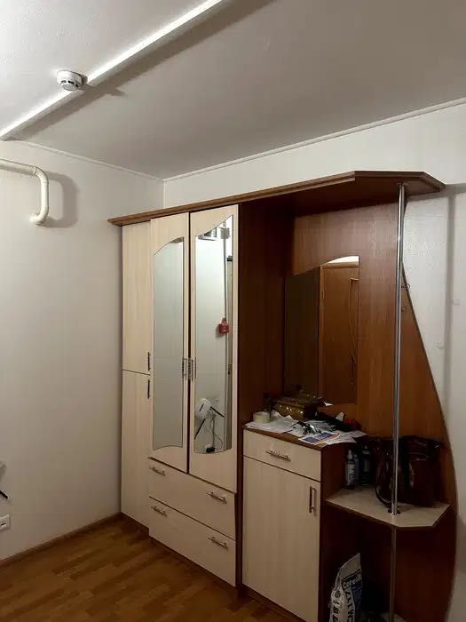 Продається трикімнатна квартира (чеське планування) з автономним газовим опаленням.
