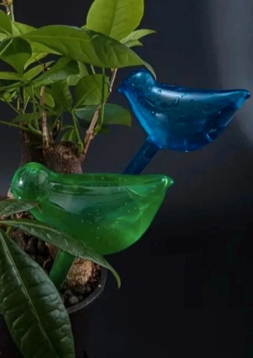 Nawadniacz do roślin doniczkowych w kształcie ptaszka