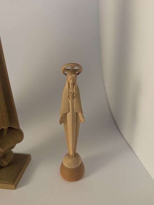 Três estatuetas de madeira de Fátima