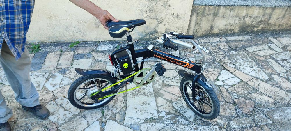 Bicicleta elétrica, dobrável, Airwhell, smart e-bike modelo de 2019. (precisa de bateria e carregador).