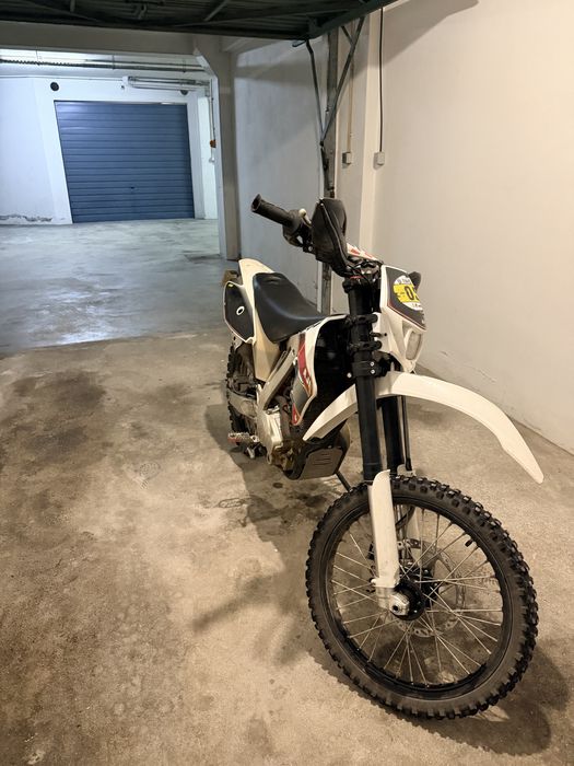 Ajp pr3 125 matriculada