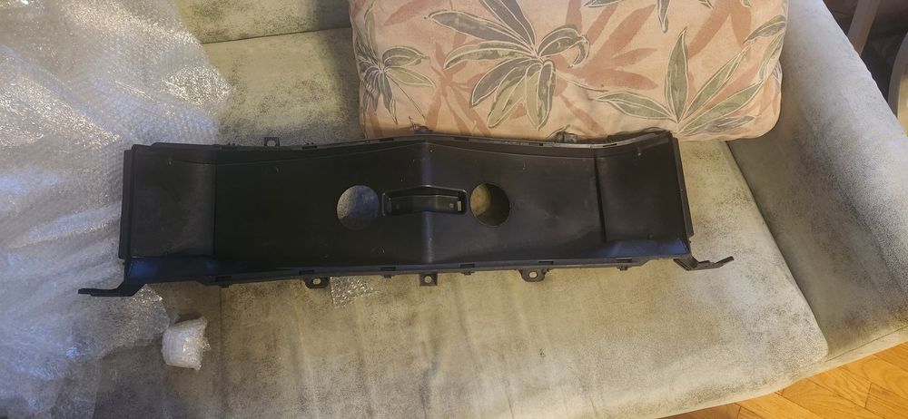 Дифузор радіатора центральний Tesla Model S rest