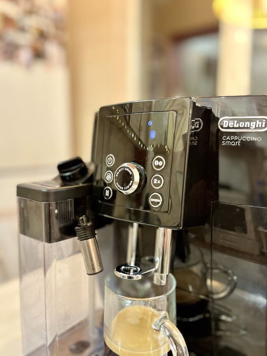 Автоматична кавоварка De'Longhi ECAM 23.260.B Cappuccino Smart.