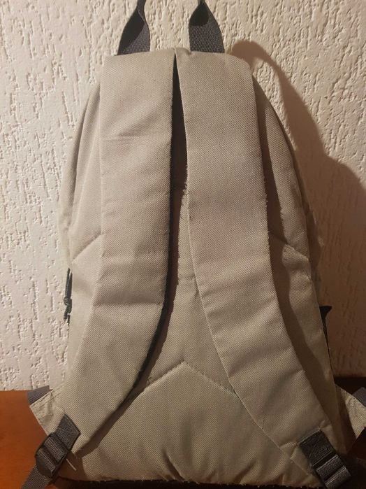 Mochila cor cinza oportunidade 10€