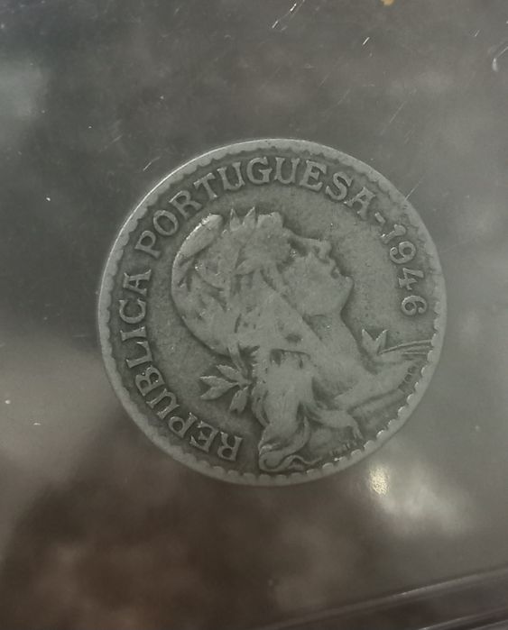 Várias moedas de 1 escudo a partir de 20 euros