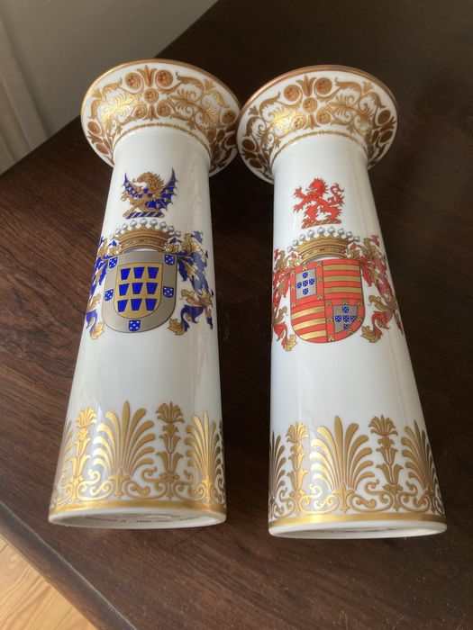 Várias peças de porcelana fina