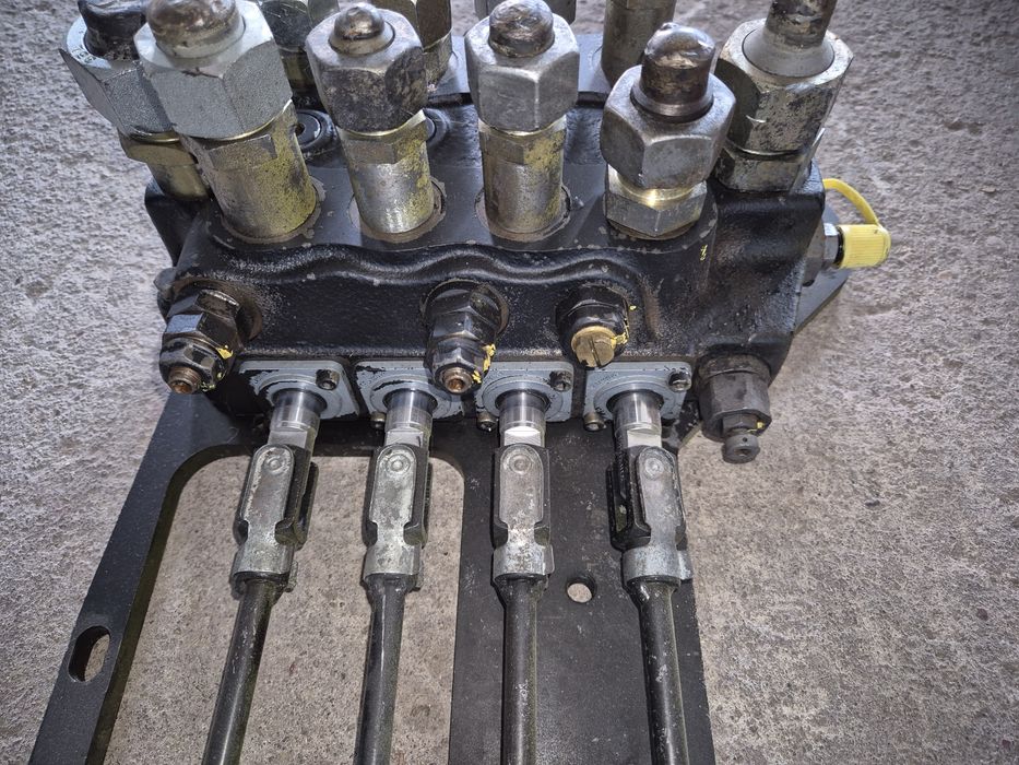 Rozdzielacz hydrauliczny Manitou 732 - części