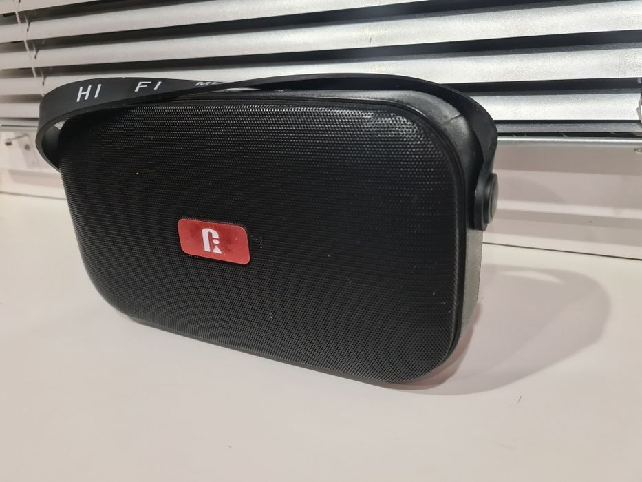 Музыкальная блютуз колонка карманная есть AUX  Новое.