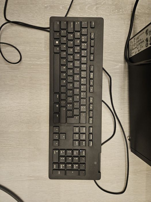 Computador Fujitsu + teclado + monitor + USB wifi