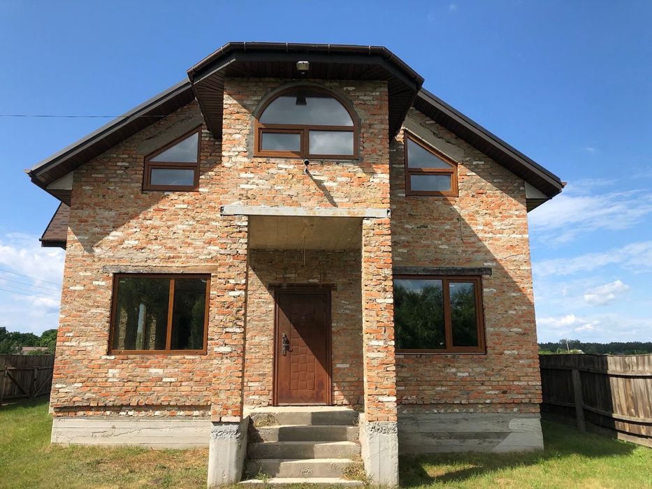 Новий будинок з лазнею біля Дніпра