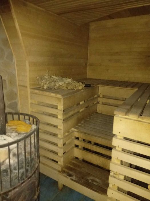 Здам будинок 290м.кв. в Чернівцях в районі Ленківців