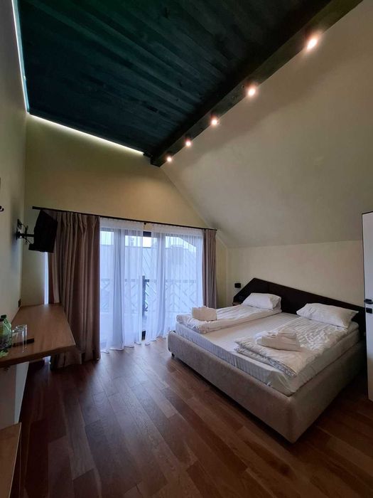 Продаю сучасний котеджний комплекс в серці Карпат! Працюючий бізнес.