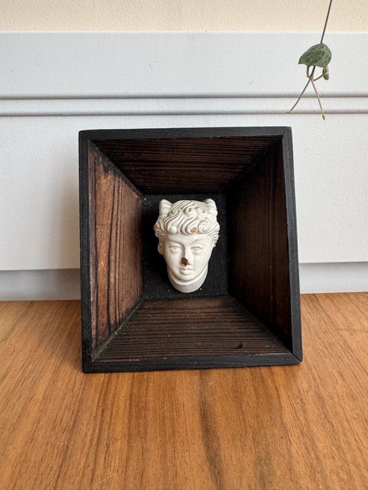 Głowa wawelska obraz rzeźba gipsowa głowa królowa król PRL