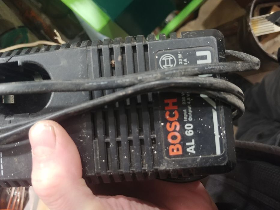 Зарядне акумуляторів Bosch AL60