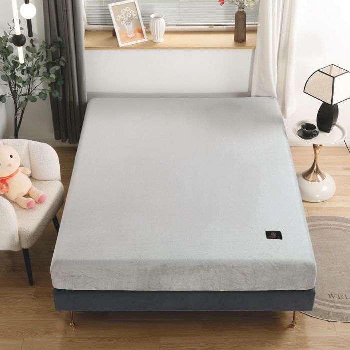 Велюрове простирадло на резинці