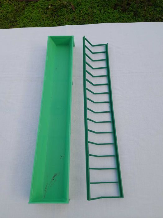 Кормушка-лоток для цыплят