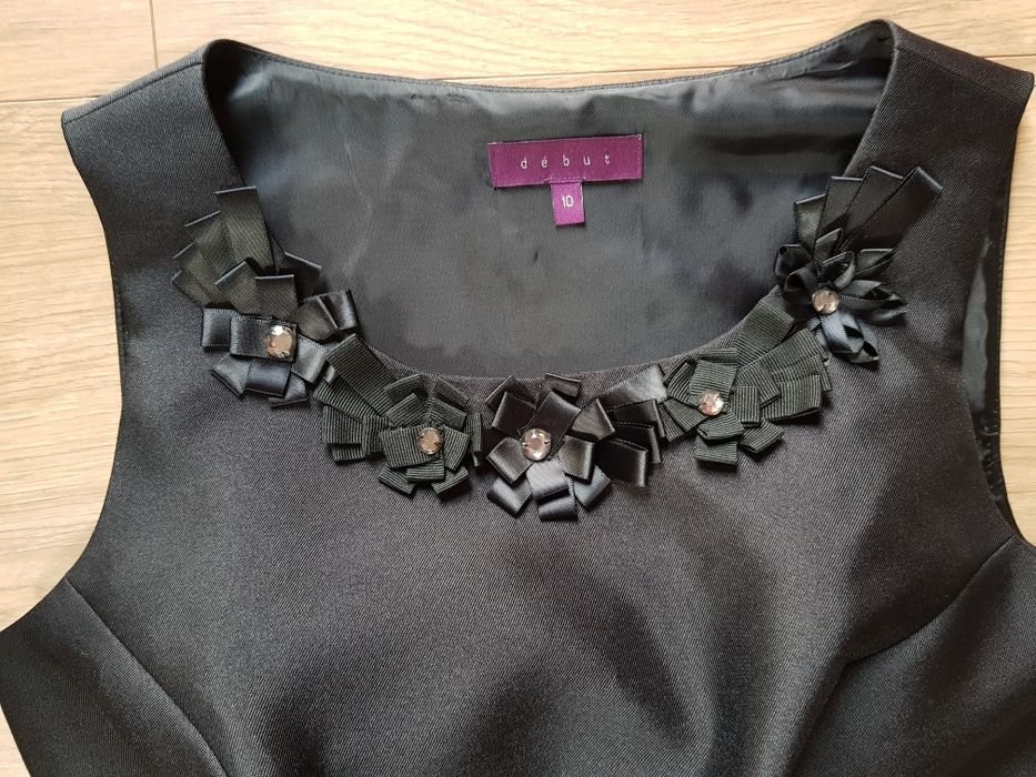 Elegancka czarna sukienka firmy Debut